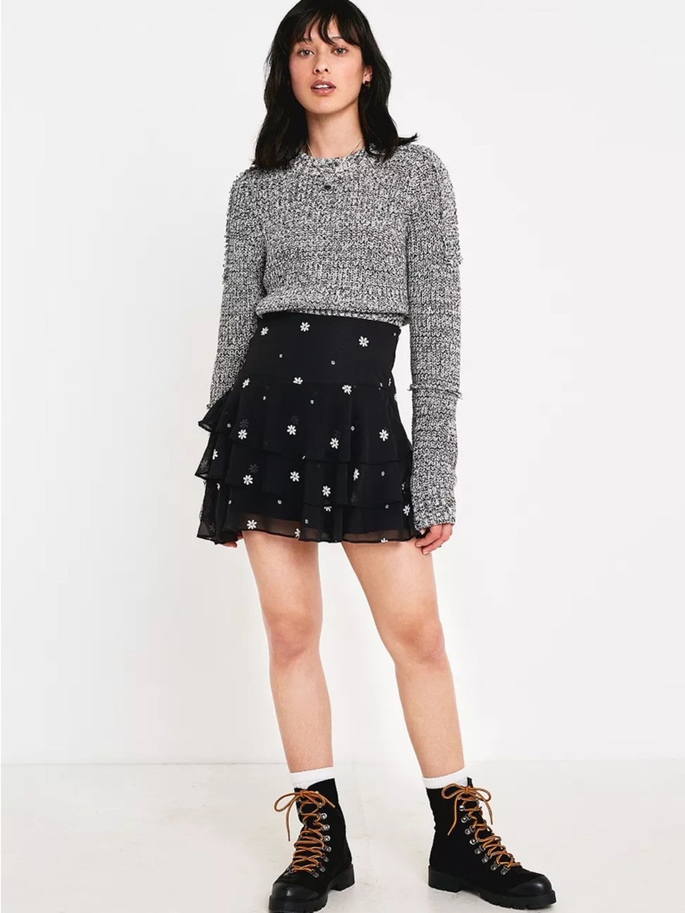 Urban Outfitters Floral Daisy Print Classic Tiered Ruffle Mini Skirt Size Large